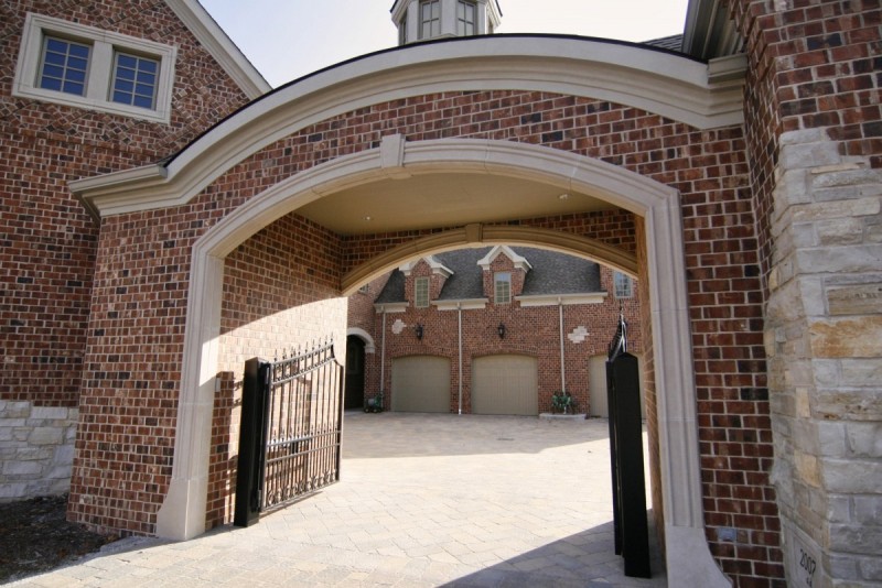 Gated motor court entry design