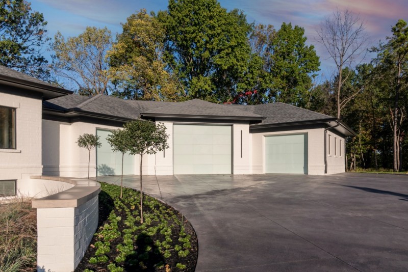 garage design of modern custom home
