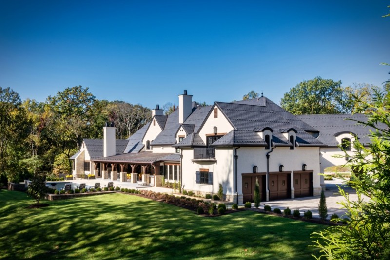 Ladue estate with pool and covered patio