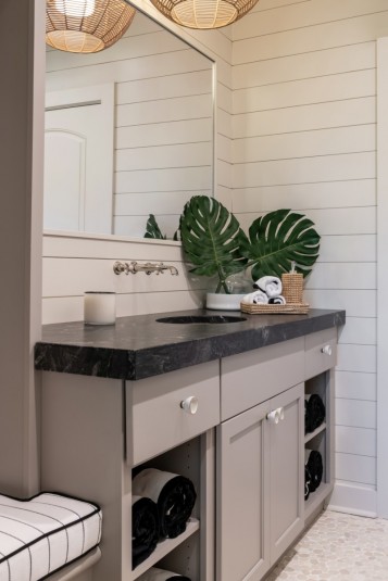 ladue pool house bathroom design