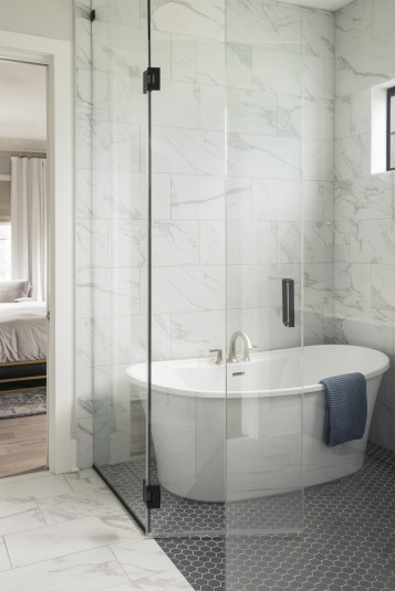 modern farmhouse master bath design