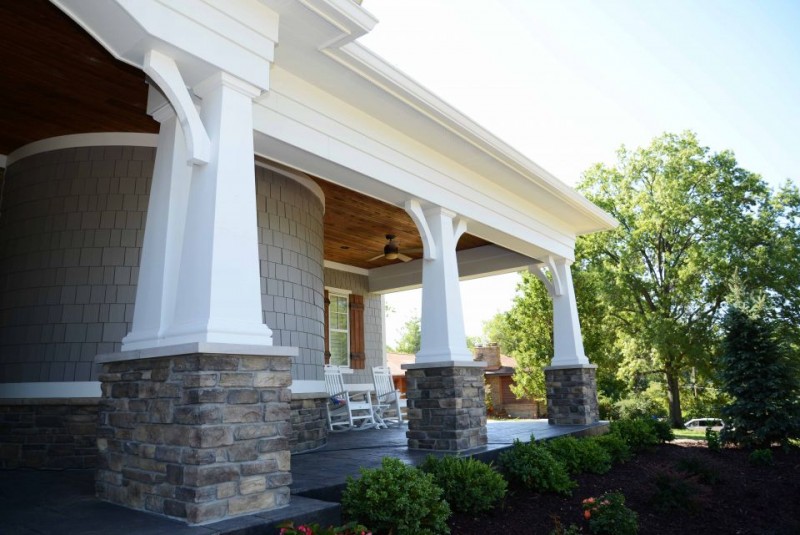 Cape Cod design covered front porch