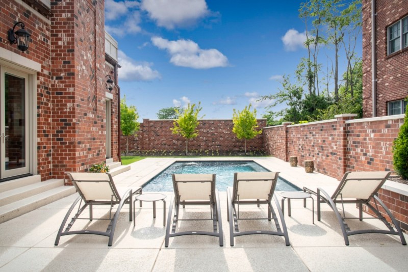 courtyard pool deck